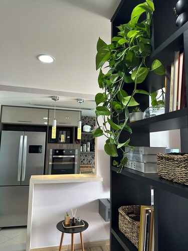 2-Bedroom Apartment with Pool and Garage, 500m from the Beach