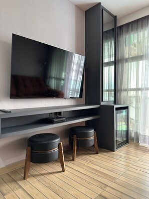 Interior - 2-Bedroom Apartment with Pool and Garage, 500m from the Beach (Rio de Janeiro)