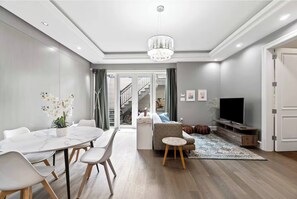 Interior - Family Guest Suite in Marpole (Vancouver)