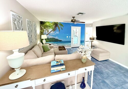 Heart of The Villages, Near Sumter Landing! 2BR/2BA Golf Cart,Guest IDs included