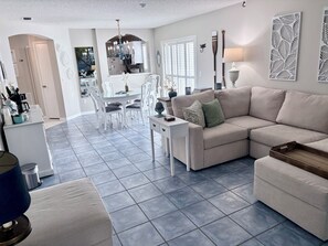 Smart TV - Heart of The Villages, Near Sumter Landing! 2BR/2BA Golf Cart,Guest IDs included (The Villages)