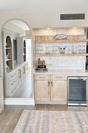 Unclassified image, 5 of 17, button