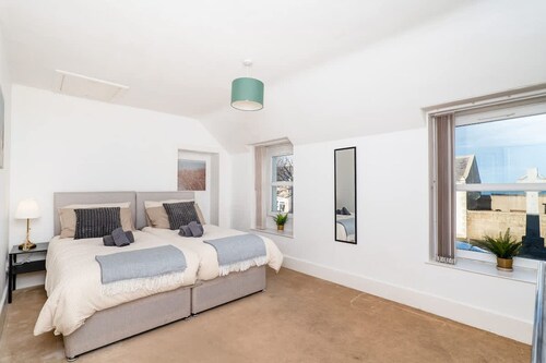 Charming 1-bed Coastal Cottage by Holiday Homes