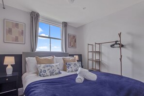 Unclassified image, 2 of 15, button - The Cosy Quayside Apartment | Central (Gloucestershire)