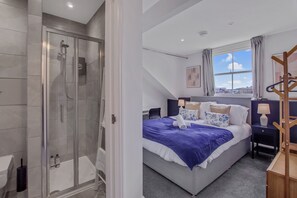 Unclassified image, 3 of 15, button - The Cosy Quayside Apartment | Central (Gloucestershire)