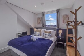 Unclassified image, 5 of 15, button - The Cosy Quayside Apartment | Central (Gloucestershire)