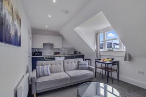 Unclassified image, 4 of 15, button - The Cosy Quayside Apartment | Central (Gloucestershire)