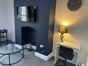 Unclassified image, 4 of 6, button - The Quayside Serviced Apartments | The Retreat (Gloucestershire)