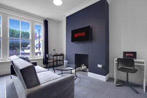 TV - The Quayside Serviced Apartments | The Lookout (Gloucestershire)
