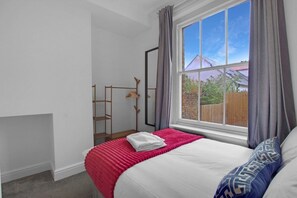 Unclassified image, 2 of 11, button