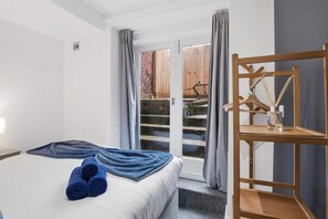 2 bedrooms, iron/ironing board, free WiFi, bed sheets - The Quayside Serviced Apartments | The Hideaway (Gloucestershire)