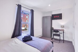 4 slaapkamers, een strijkplank/strijkijzer, gratis wifi, beddengoed
