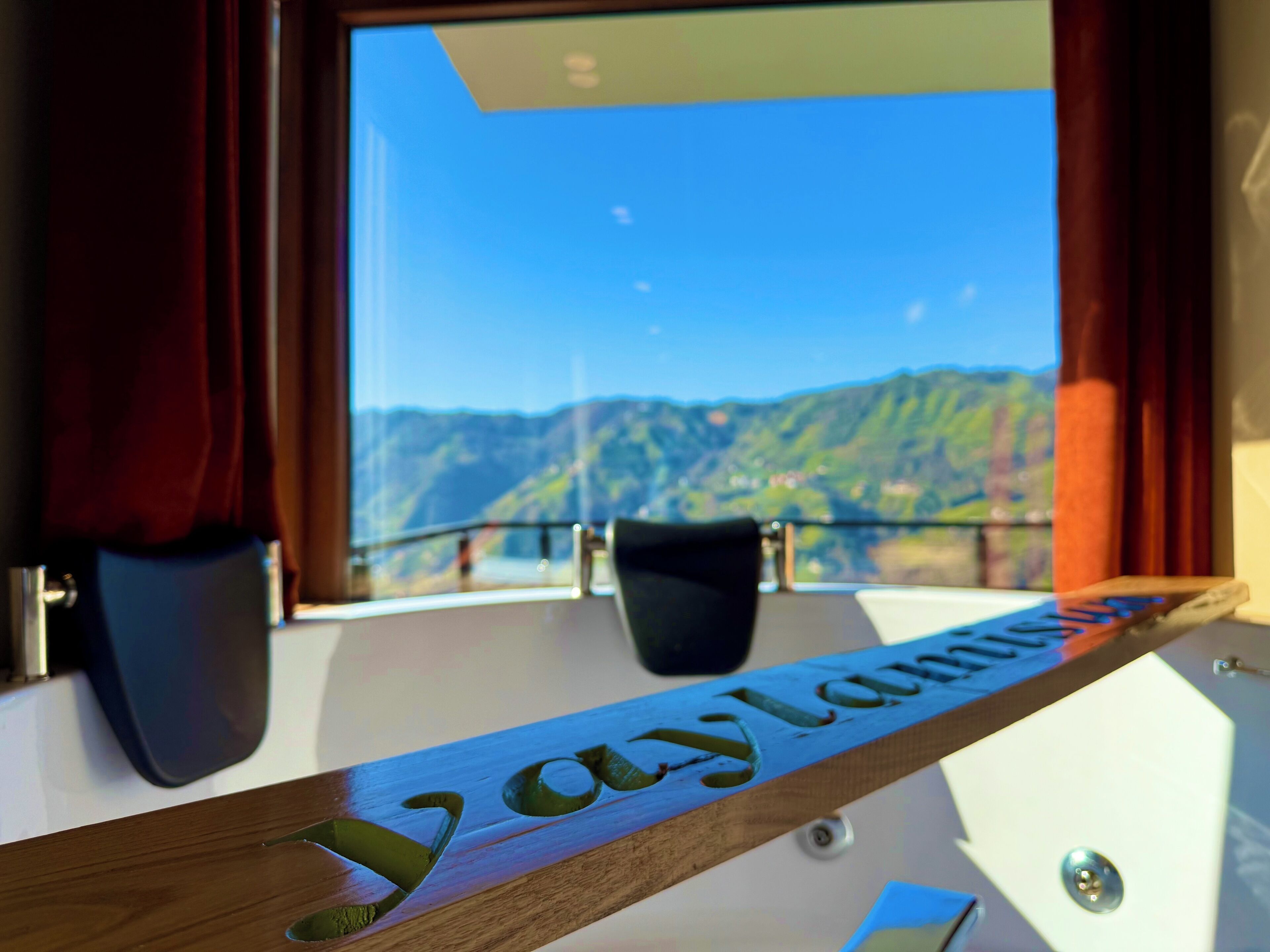 Condo luxo, vista para o vale