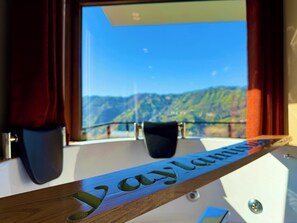 Condo luxo, vista para o vale