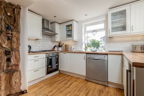 Fridge, microwave, oven, dishwasher - Driftwood | Pittenweem (Pittenweem)