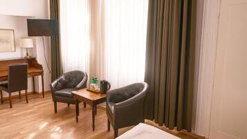 Desk, laptop workspace, iron/ironing board, free WiFi