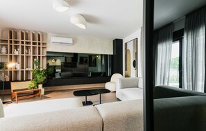 Unclassified image, 2 of 39, button