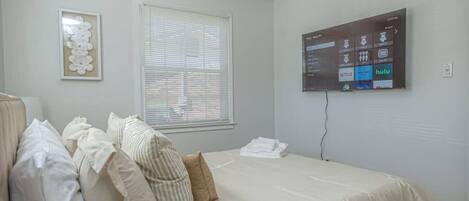 4 makuuhuonetta, silitysrauta/-lauta, Wi-Fi, vuodevaatteet