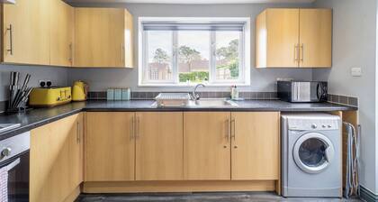 4 Bedroom Stylish House in Central Redditch
