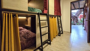 Design Shared Dormitory, Mixed Dorm | WiFi (free), bed sheets - Casa del Árbol Xochimilco (Oaxaca)