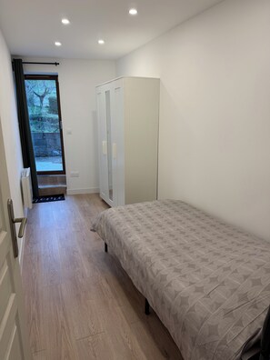 2 chambres, fer et planche à repasser, Wi-Fi gratuit, draps fournis