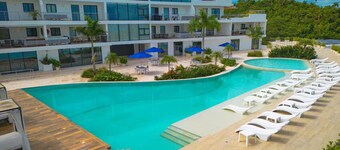 Getaway for 2 with Private Jacuzzi - 3 min Beach