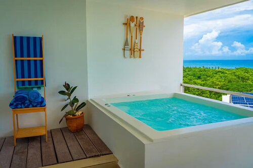 Private jacuzzi with Ocean View, 5 min from beach