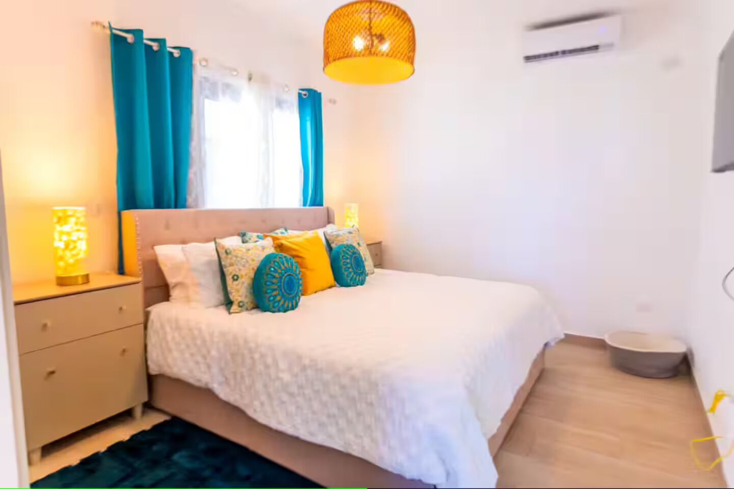 3 slaapkamers, een strijkplank/strijkijzer, wifi, beddengoed