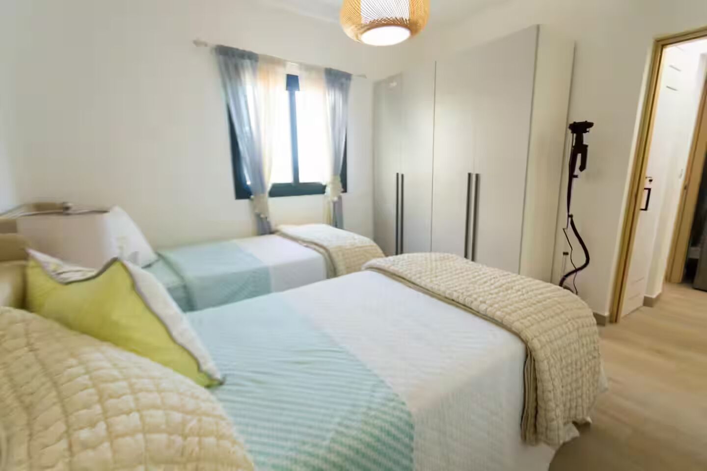 3 dormitorios, tabla de planchar con plancha, wifi y ropa de cama