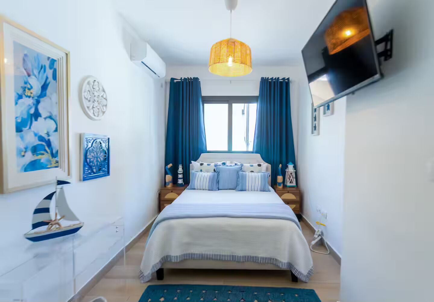 3 slaapkamers, een strijkplank/strijkijzer, wifi, beddengoed