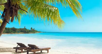 Private Jacuzzi & Garden | BBQ | 3 Mins to Beach