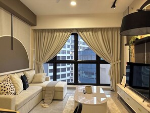 TV - Prestige 2BR @ Agile BB | Wi-Fi + Netflix (Kuala Lumpur)