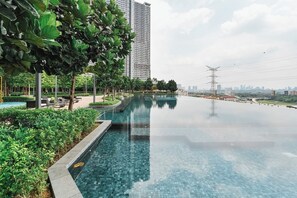 Pool - Ancestry 3BR @ M Vertica | MRT Access+Netflix+WiFi (Cheras)