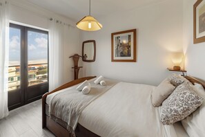 4 makuuhuonetta, silitysrauta/-lauta, vauvan matkasänky, Wi-Fi