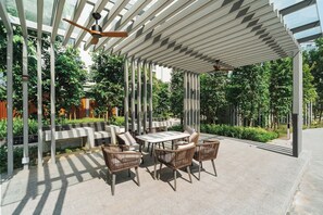Outdoor dining - Japandi Calm 1BR @ Agile Bukit Bintang|WiFi+Netflx (Kuala Lumpur)