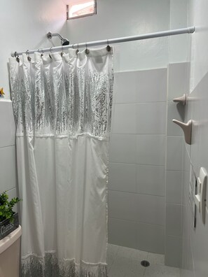 Shower, hair dryer, towels, soap - Casa Mabell: Beautiful 3 Bedroom Apartment - Prime Location in San Cristobal! (Puerto Baquerizo Moreno)