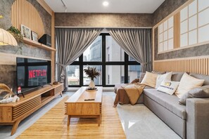 TV - Vintage Charm 2BR @ Agile BB | Netflix + Wi-Fi (Kuala Lumpur)