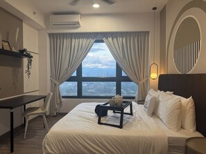 2 bedrooms, iron/ironing board, WiFi, bed sheets - Grand 2BR @ Agile Bukit Bintang | Wi-Fi + Parking (Kuala Lumpur)