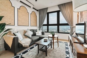 TV - IndoChina Chic 3BR @ MVertica | MRT+Netflx+Carpark (Kuala Lumpur)
