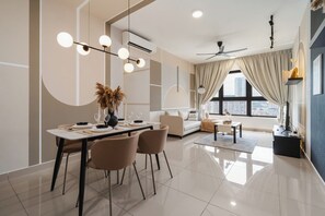 Interior - Modish Escape 4BR @ MVertica | MRT+ Wi-Fi + Netflx (Kuala Lumpur)