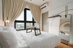 4 habitaciones, tabla de planchar con plancha, wifi y ropa de cama 