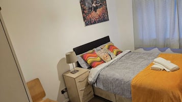 2 bedrooms, iron/ironing board, WiFi, bed sheets