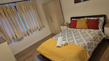 2 bedrooms, iron/ironing board, WiFi, bed sheets