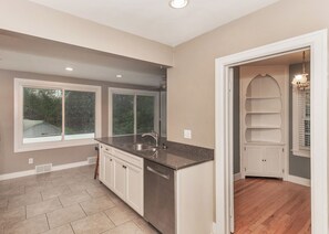 Interior - 2 bedroom/1 bath house close to hospitals and attractions in East Davenport. (Davenport)