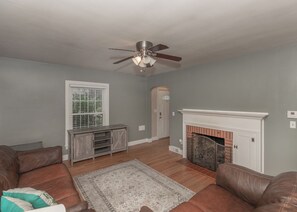 Living area - 2 bedroom/1 bath house close to hospitals and attractions in East Davenport. (Davenport)