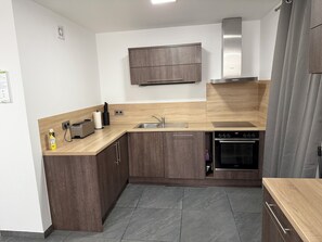 Apartment, 2 Bedrooms | Private kitchen | Fridge, microwave, oven, stovetop - Blauer Stein - Core it02- Haus (Bergheim)