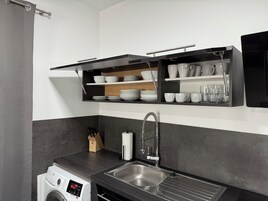 Refrigerador, microondas, horno, placa de cocina