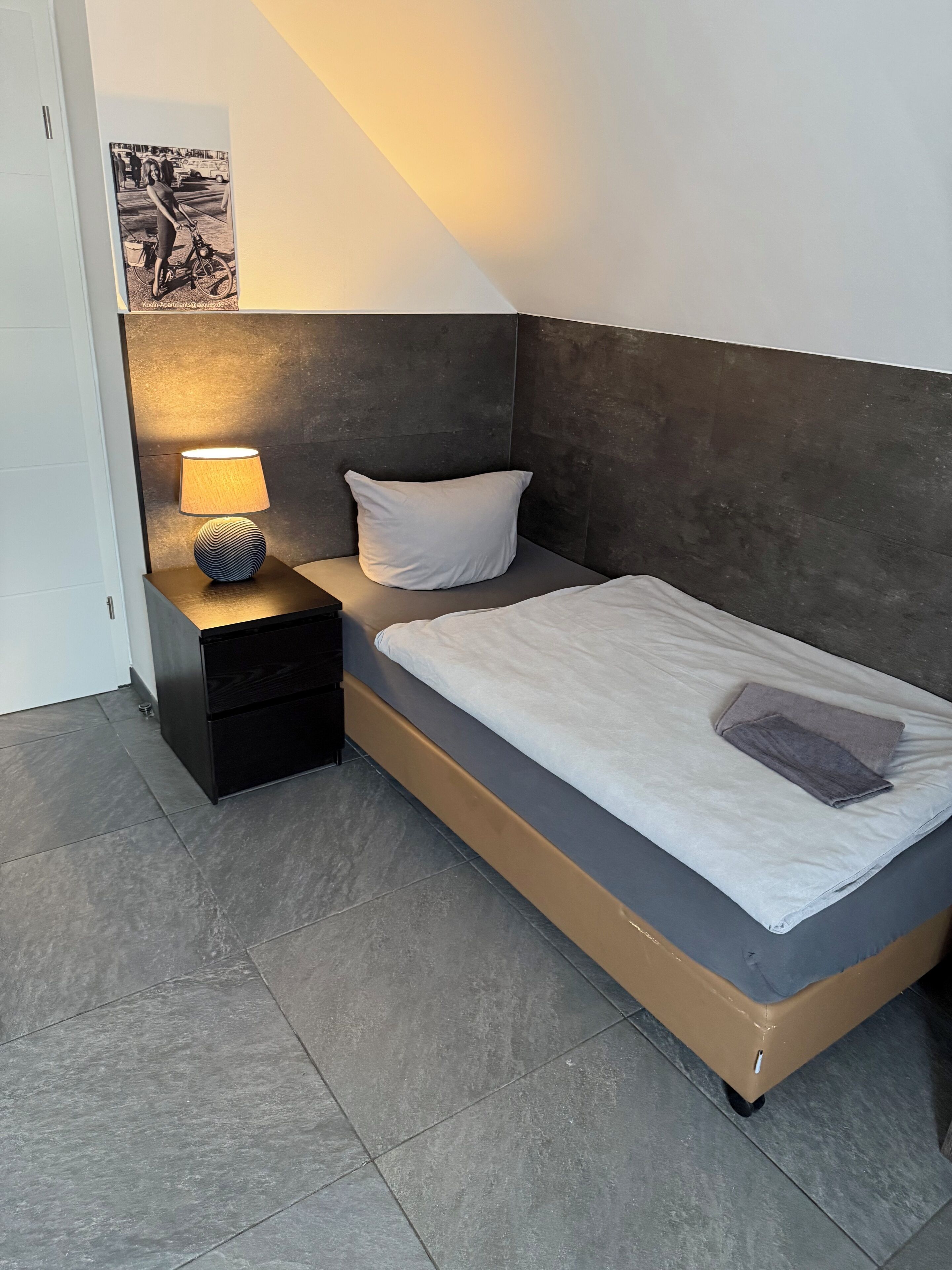 Blauer Stein - Core WH-A | Laptop workspace, iron/ironing board, free WiFi