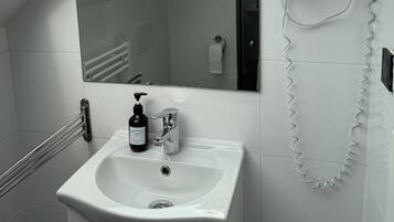 Appartamento, 3 camere da letto | Bagno | Asciugacapelli, asciugamani, sapone, shampoo