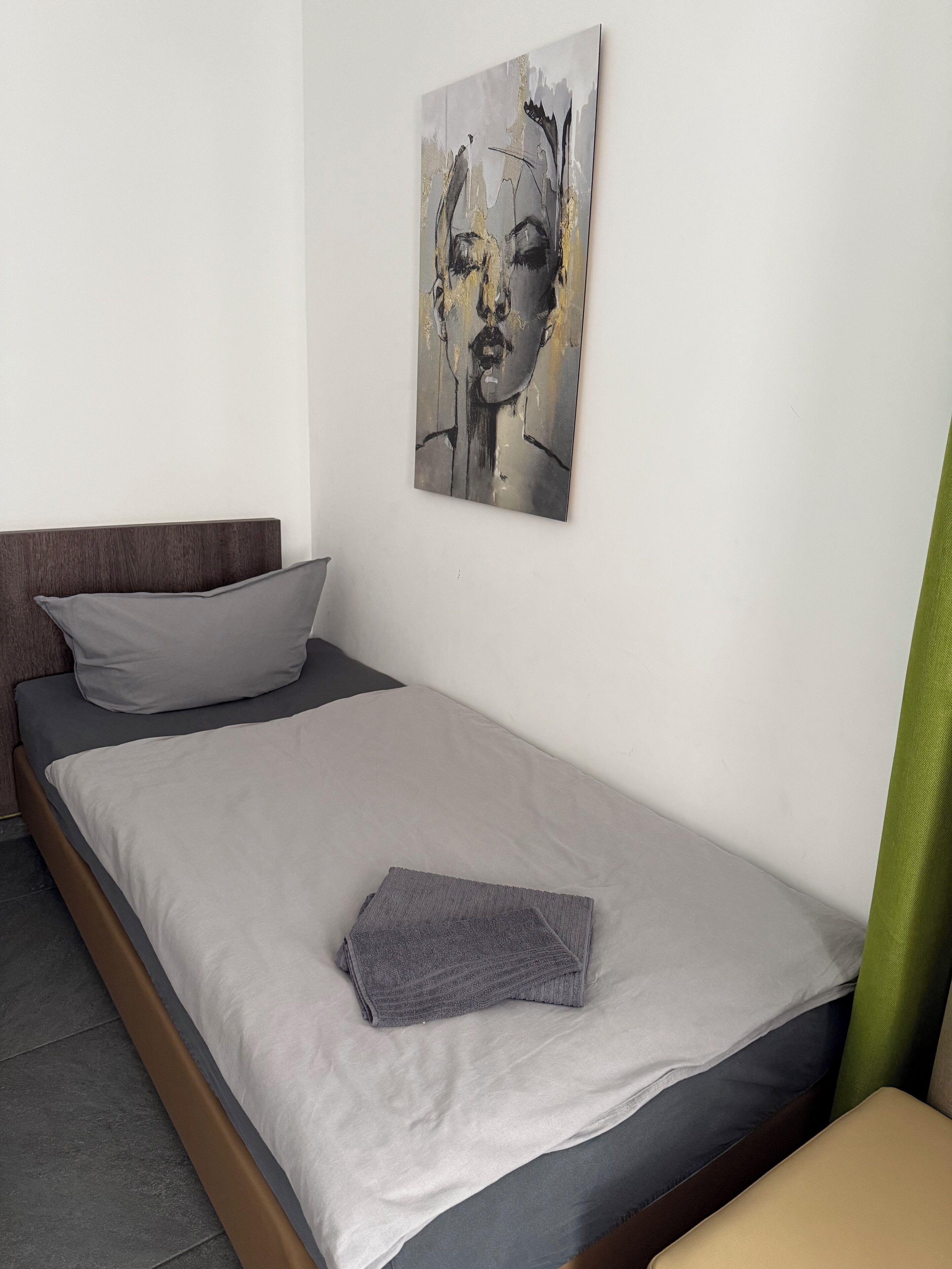Appartement, 2 slaapkamers | Een laptopwerkplek, een strijkplank/strijkijzer, gratis wifi